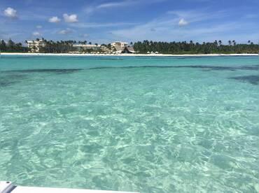Crystal-clear water at the "Playa Blanca" sandbar.