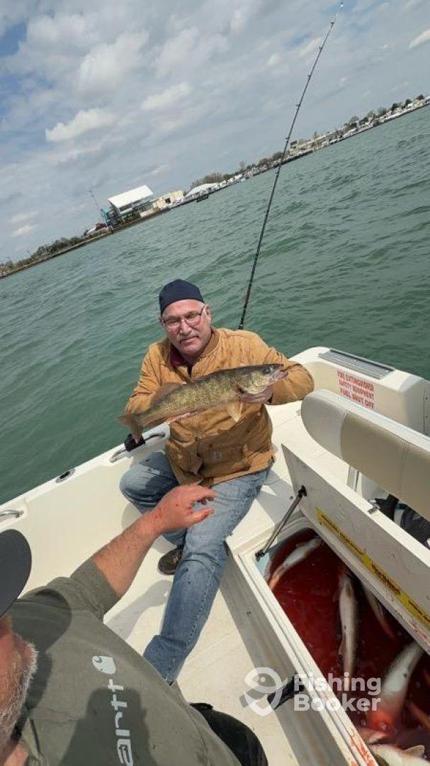 Detroit River Walleye Fishing 